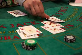 Perbandingan interface aplikasi dan browser web visitorbet88